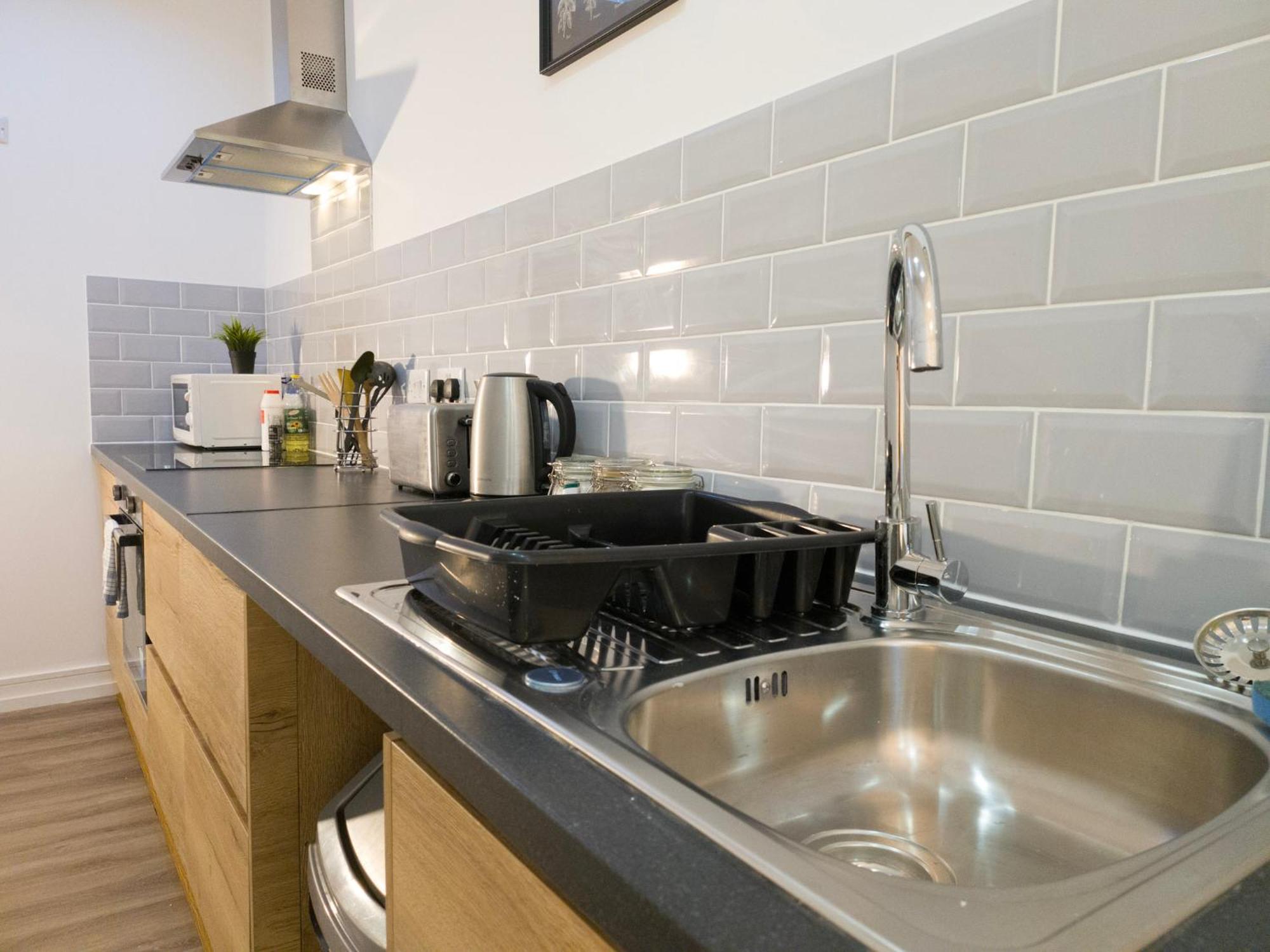 Plenty Of Parking Available; 3 Bedroom Apartment By Property Promise Cardiff Exterior photo
