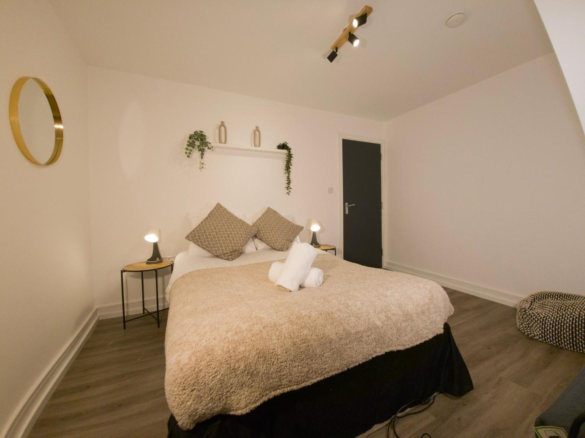 Plenty Of Parking Available; 3 Bedroom Apartment By Property Promise Cardiff Exterior photo
